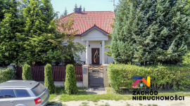 Dom Wolnostojący Z Garażem